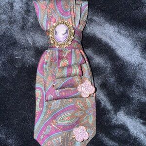 Purple Paisley Cameo Tie Clip and Lapel Pin Set